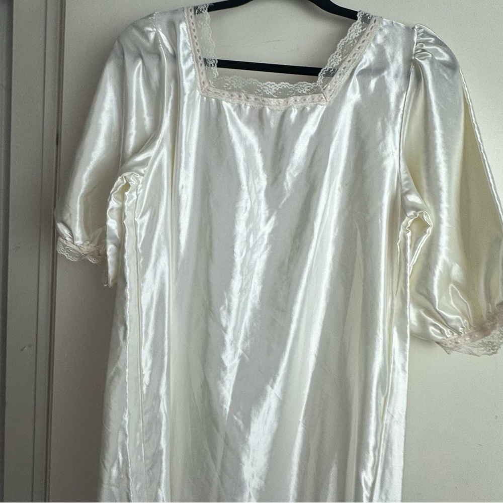 Lisa Steven’s White Vintage Satin Lace Embroidered 1/2Sleeves Ladies Nightgown S - Picture 11 of 15
